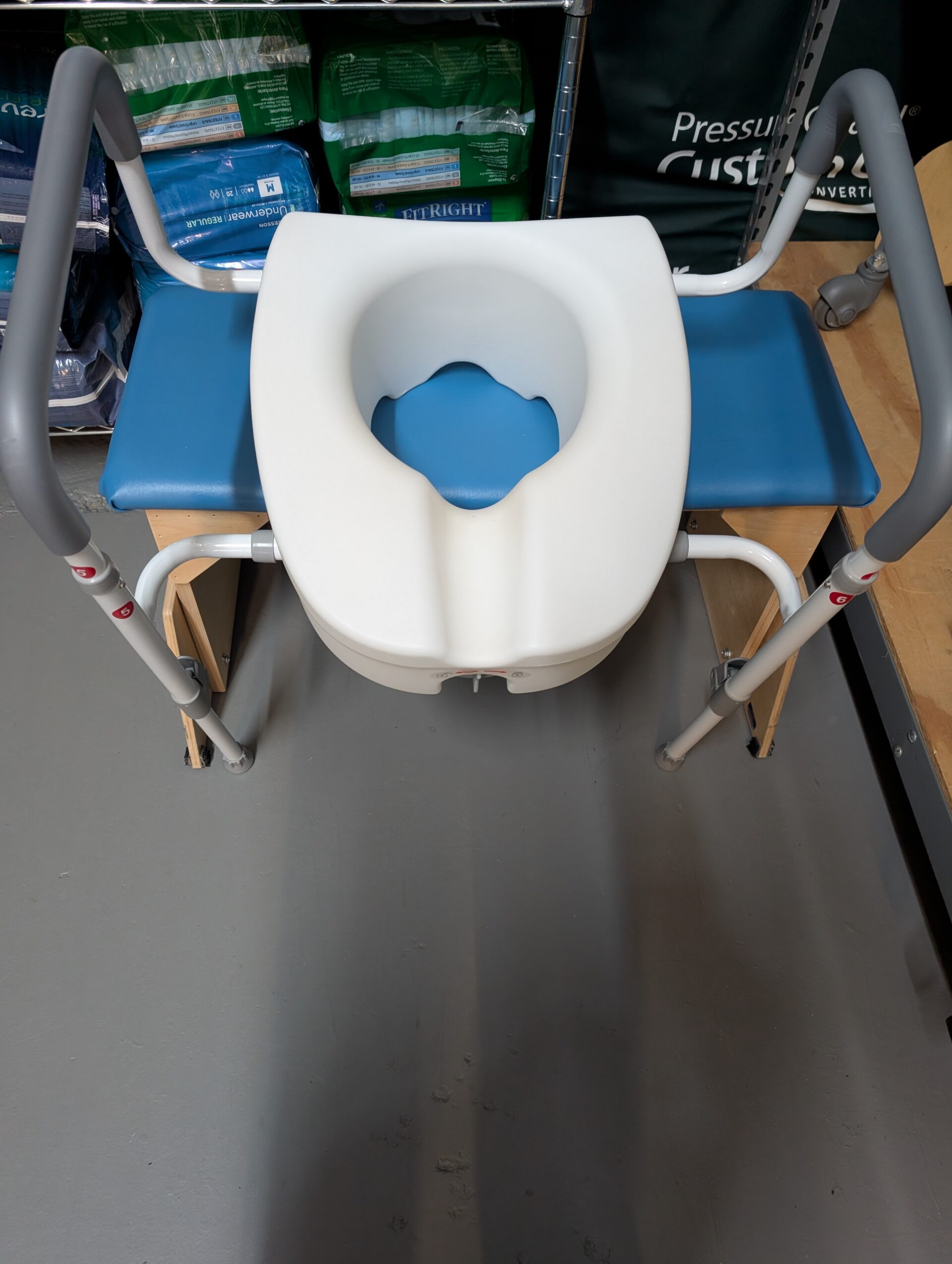 Raised Toilet Seat w/handles and legs REM